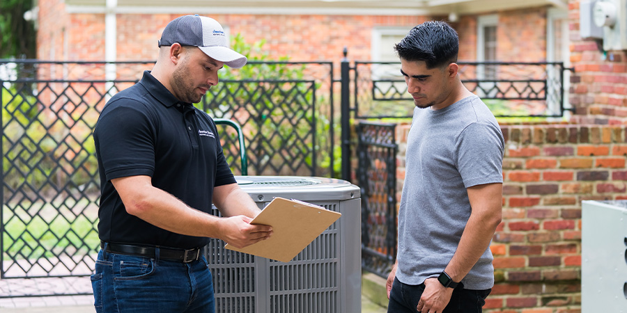 tech-homeowner-ac-install